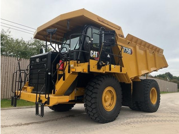 Caminhão fora de estrada CATERPILLAR