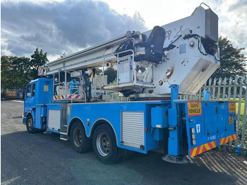 Caminhão com plataforma aérea Scania P113ML: foto 2