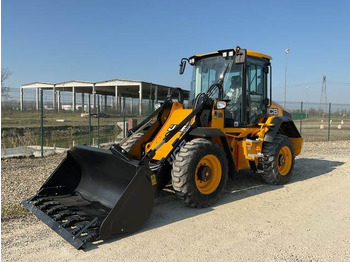 Carregadeira de rodas JCB 411