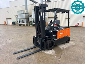 Empilhadeira elétrica DOOSAN