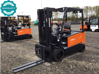 Empilhadeira elétrica DOOSAN