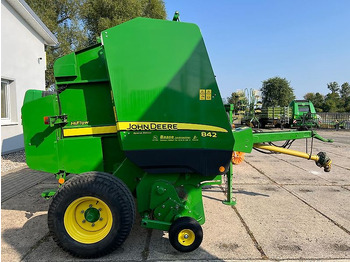 Enfardadeira de fardos redondos John Deere 842 HiFlow: foto 2