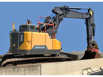 Escavadeira VOLVO ECR235