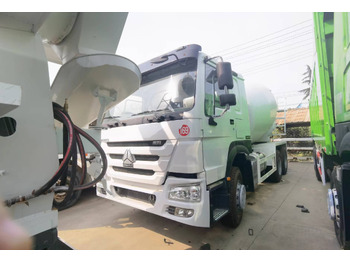 Caminhão betoneira Sinotruk HOWO 371 6*4 Concrete mixer truck: foto 3
