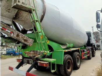 Caminhão betoneira Sinotruk HOWO 8*4 Concrete mixer truck: foto 3