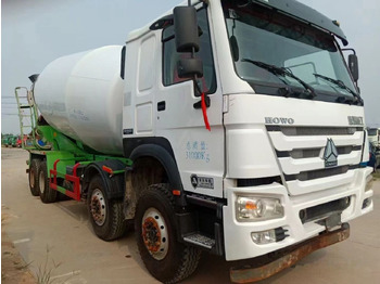 Caminhão betoneira Sinotruk HOWO 8*4 Concrete mixer truck: foto 2