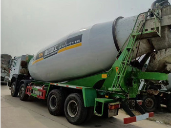 Caminhão betoneira Sinotruk HOWO 8*4 Concrete mixer truck: foto 5