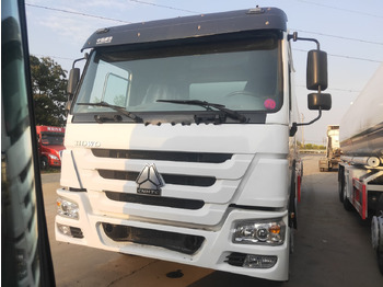 Caminhão tanque SINOTRUK HOWO