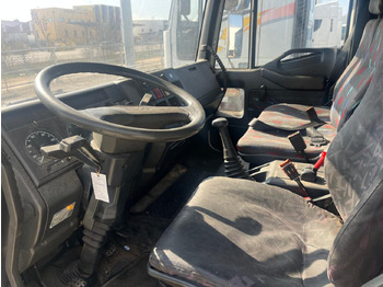 Caminhão com lona Caja cerrada IVECO Eurocargo ML80E17: foto 5