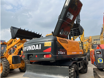 Escavadeira de rodas HYUNDAI