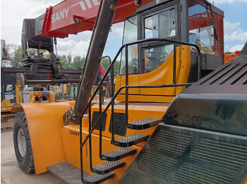 Reachstacker porta contentores