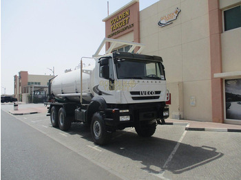 Caminhão tanque IVECO Trakker