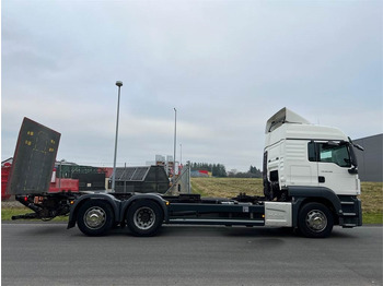 Caminhão transportador de contêineres/ Caixa móvel MAN TGS 26.500