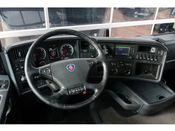 Fotografia de interior 1: Tractor Scania R450 RETARDER/ 2X TANK/ DIFF LOCK