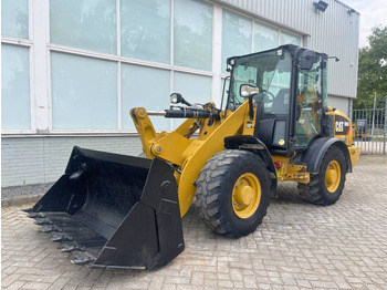 Carregadeira de rodas CATERPILLAR 906M