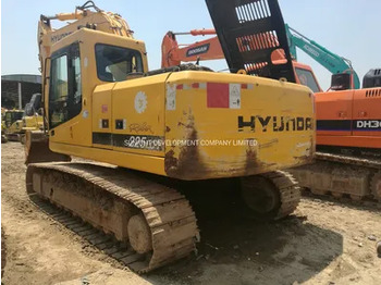 Escavadora de rastos HYUNDAI R215