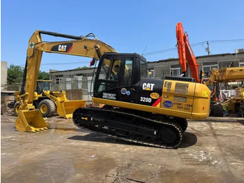 Escavadora de rastos CATERPILLAR 320D2