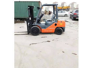 Empilhadeira TOYOTA