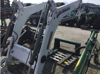 Carregador frontal para o trator STOLL