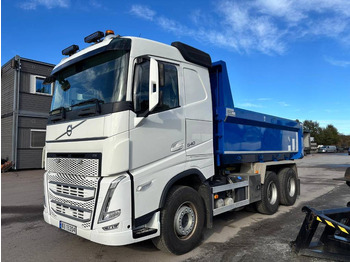 Caminhão basculante VOLVO FH 540