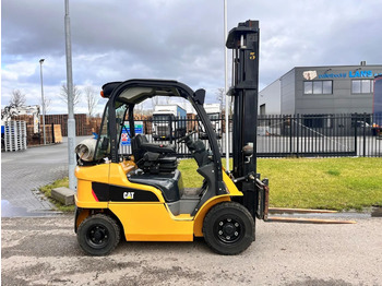 Empilhadeira a gás CATERPILLAR GP