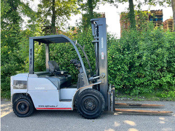Empilhadeira a diesel NISSAN