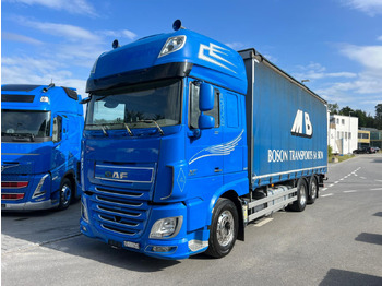 Caminhão com lona DAF XF 510