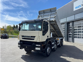 Caminhão basculante IVECO Trakker