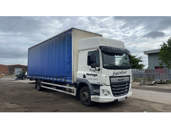 Caminhão com lona DAF CF 260