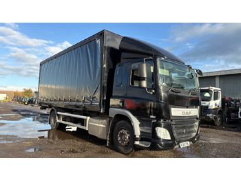 Caminhão com lona DAF CF 370