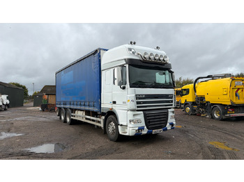 Caminhão com lona DAF XF 105 510