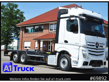 Caminhão transportador de contêineres/ Caixa móvel MERCEDES-BENZ