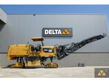 Máquina de asfalto CATERPILLAR