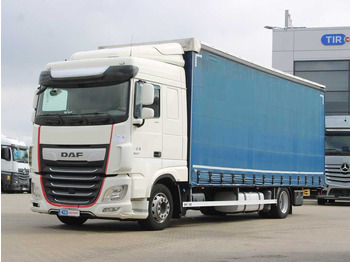 Caminhão com lona DAF XF 450