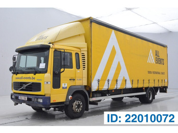 Caminhão com lona VOLVO FL 220