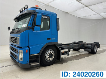Caminhão chassi VOLVO FM9 260