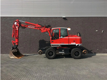 Escavadeira de rodas TEREX