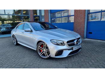 Sedã MERCEDES-BENZ