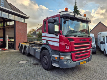 Caminhão com sistema de cabo SCANIA P 420