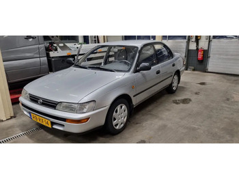 Sedã TOYOTA