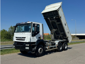 Caminhão basculante IVECO Trakker