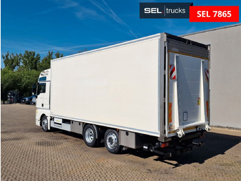 Caminhão furgão MAN TGX