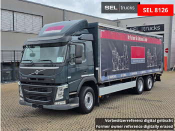 Caminhão com lona VOLVO FM 410