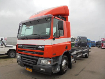 Caminhão furgão DAF CF