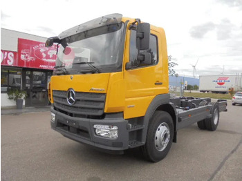Caminhão chassi MERCEDES-BENZ Atego