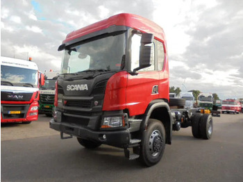Caminhão chassi SCANIA P 450