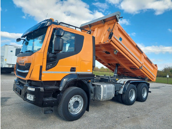 Caminhão basculante IVECO