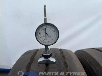 Pneu de Caminhão Goodyear Goodyear 245/70R17.5 KMAX T G2 143/146 J M+S 3PMSF gebruikte set: foto 3