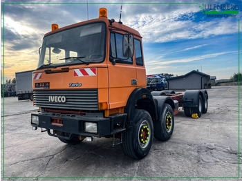Caminhão chassi IVECO