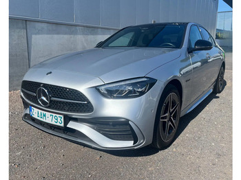 Sedã MERCEDES-BENZ